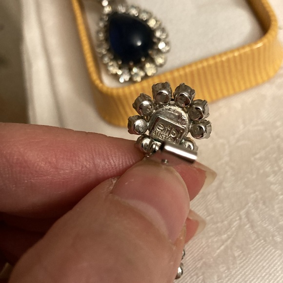 Gorgeous Chandelier Earrings - Picture 2 of 4